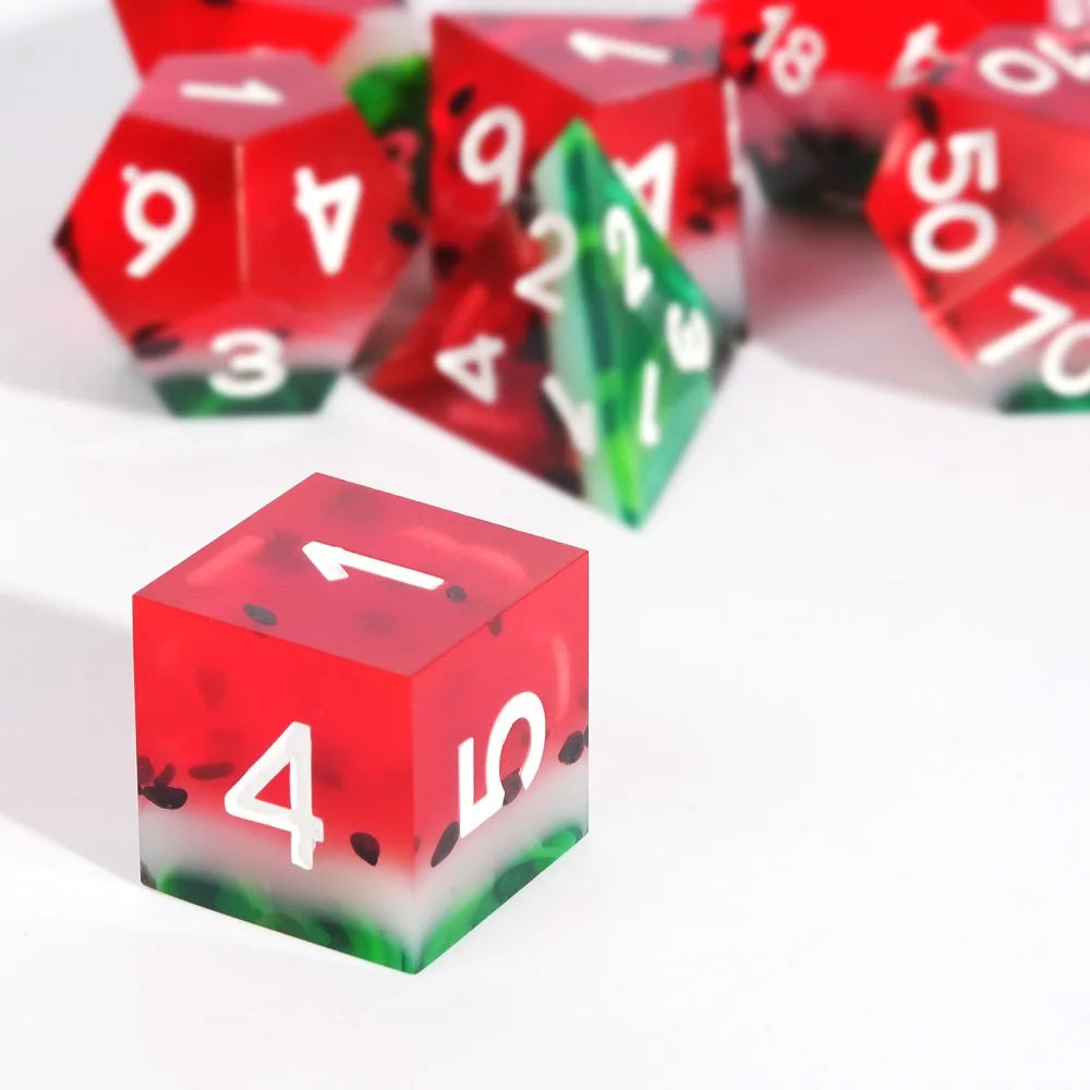 A 7-piece sharp-edged DND dice set made of durable resin, perfect for tabletop games like Dungeons and Dragons and featuring a distinctive flower design. The set includes seven different polyhedral dice for all your gaming needs. Ideal for both dungeon masters and avid players, these dice guarantee accurate rolls and bring style and functionality to every game.