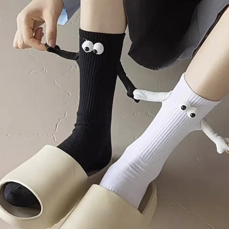 Harmony Couple Sock Set: Magnetic Hand-in-Hand Connection Black & White